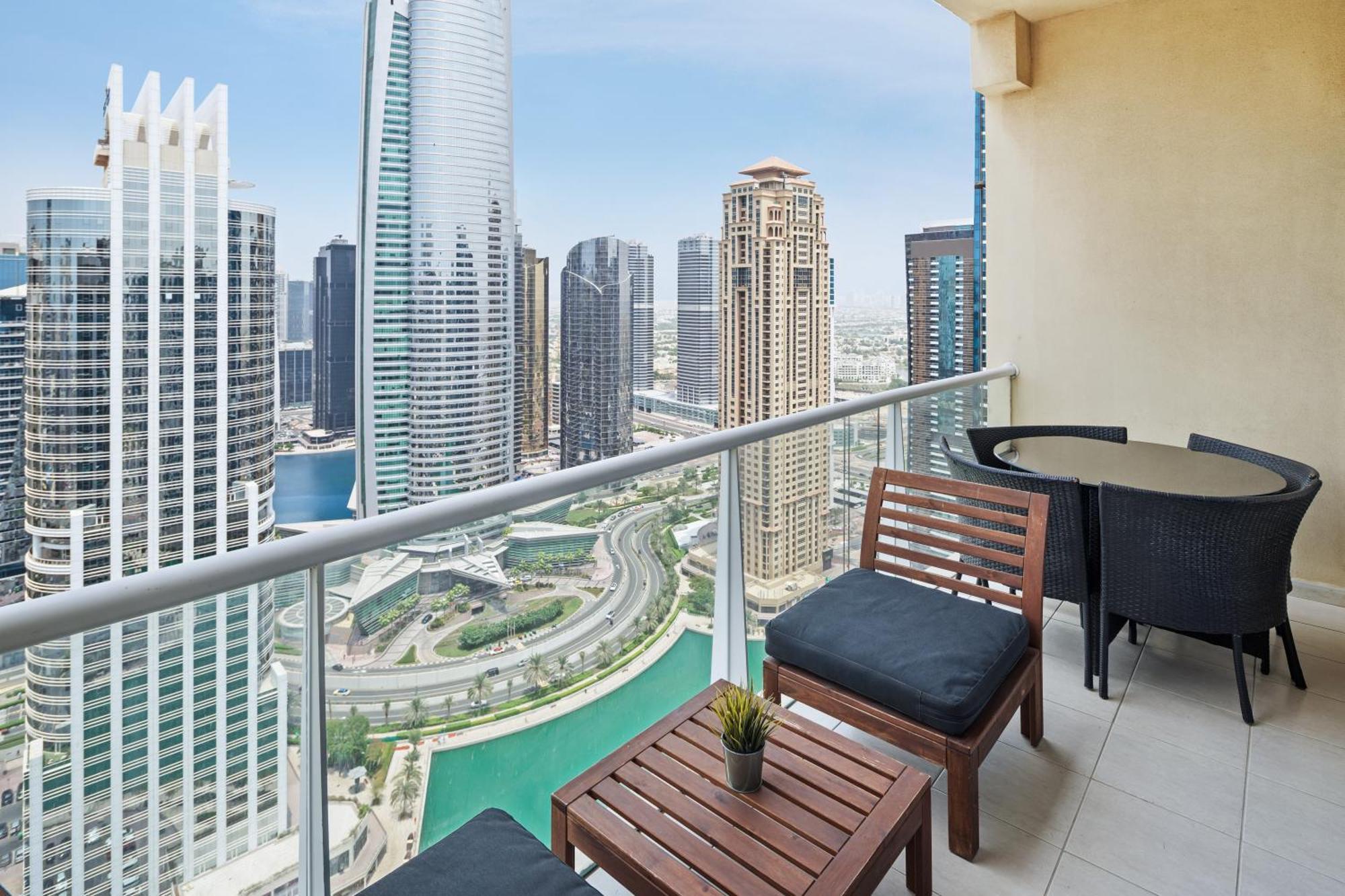 Modern & Spacious 2-Bed Condo With Panoramic Lake Views, Dual Balconies, Steps From Dubai Jlt Metro By "La Buena Vida Holiday Homes" Экстерьер фото
