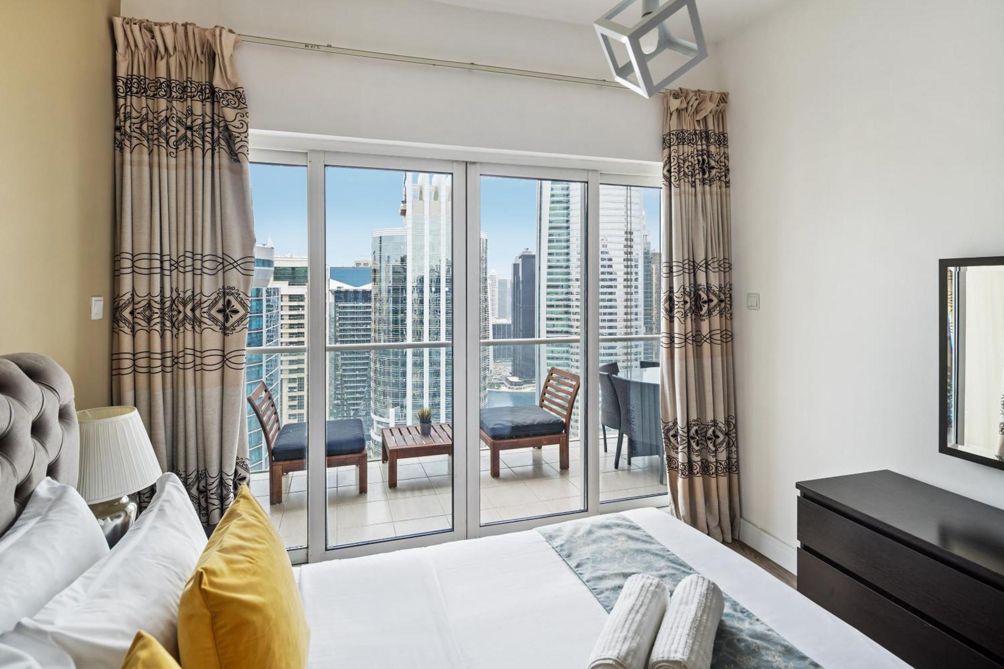Modern & Spacious 2-Bed Condo With Panoramic Lake Views, Dual Balconies, Steps From Dubai Jlt Metro By "La Buena Vida Holiday Homes" Экстерьер фото