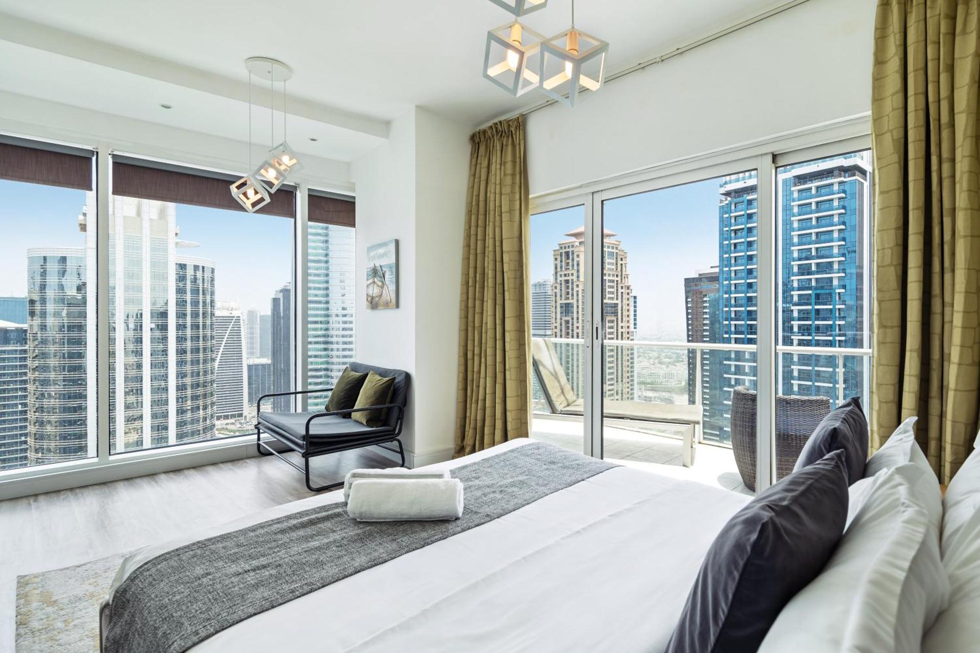 Modern & Spacious 2-Bed Condo With Panoramic Lake Views, Dual Balconies, Steps From Dubai Jlt Metro By "La Buena Vida Holiday Homes" Экстерьер фото