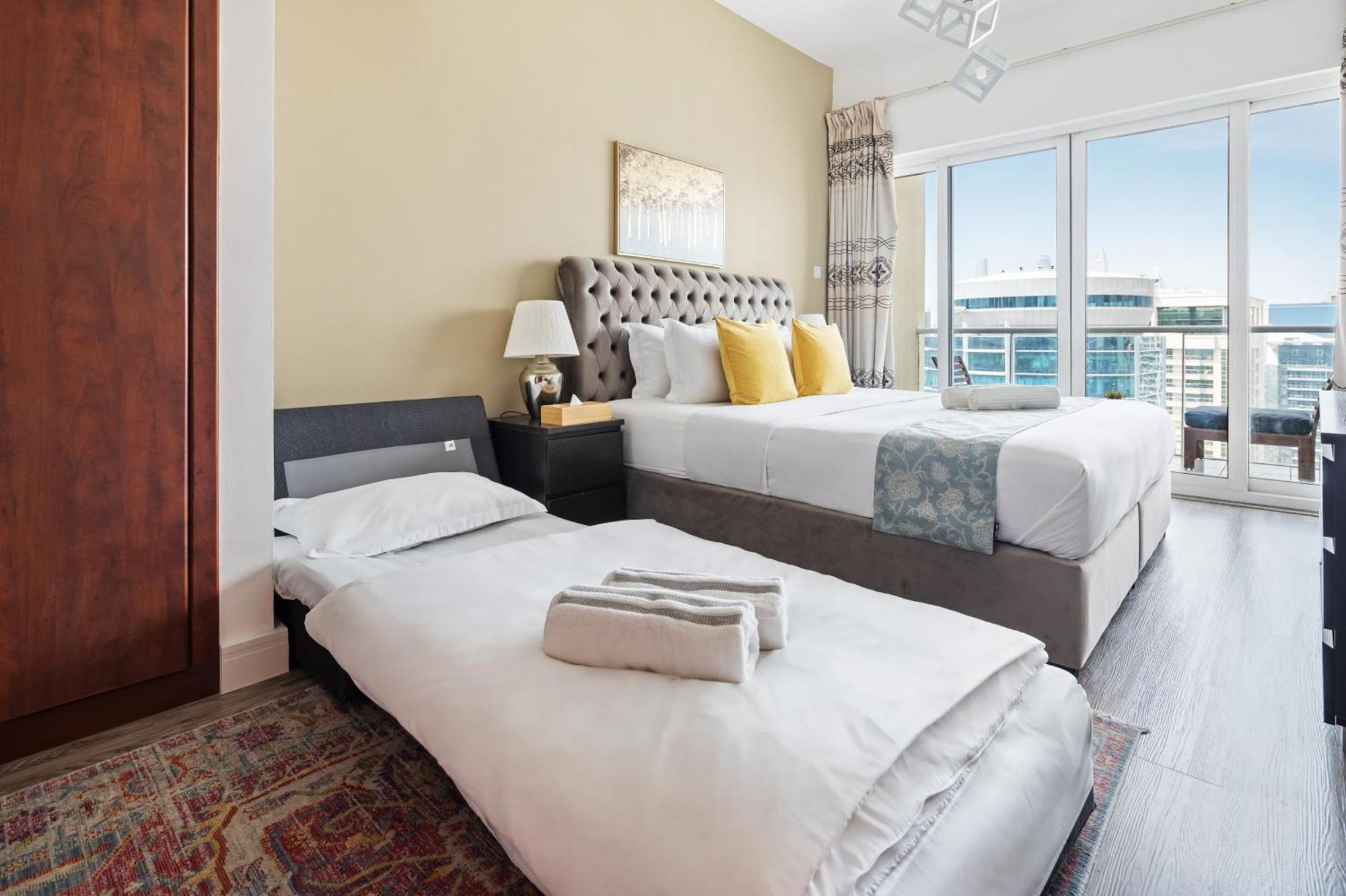 Modern & Spacious 2-Bed Condo With Panoramic Lake Views, Dual Balconies, Steps From Dubai Jlt Metro By "La Buena Vida Holiday Homes" Экстерьер фото