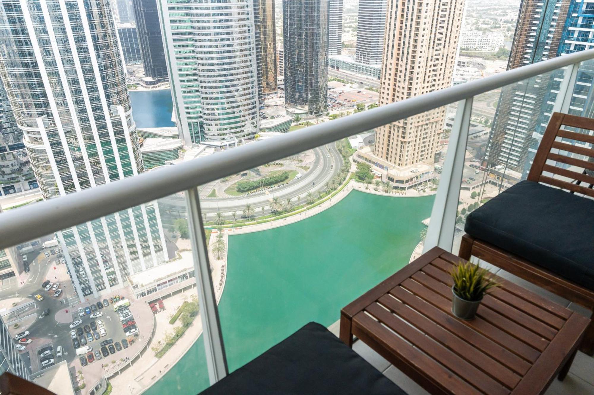 Modern & Spacious 2-Bed Condo With Panoramic Lake Views, Dual Balconies, Steps From Dubai Jlt Metro By "La Buena Vida Holiday Homes" Экстерьер фото