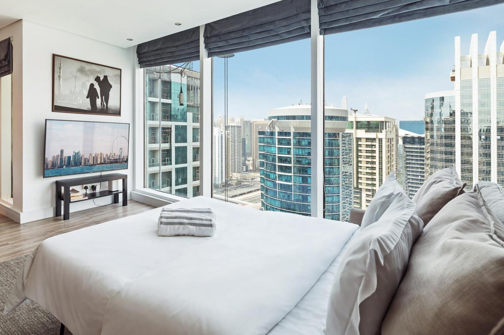 Modern & Spacious 2-Bed Condo With Panoramic Lake Views, Dual Balconies, Steps From Dubai Jlt Metro By "La Buena Vida Holiday Homes" Экстерьер фото
