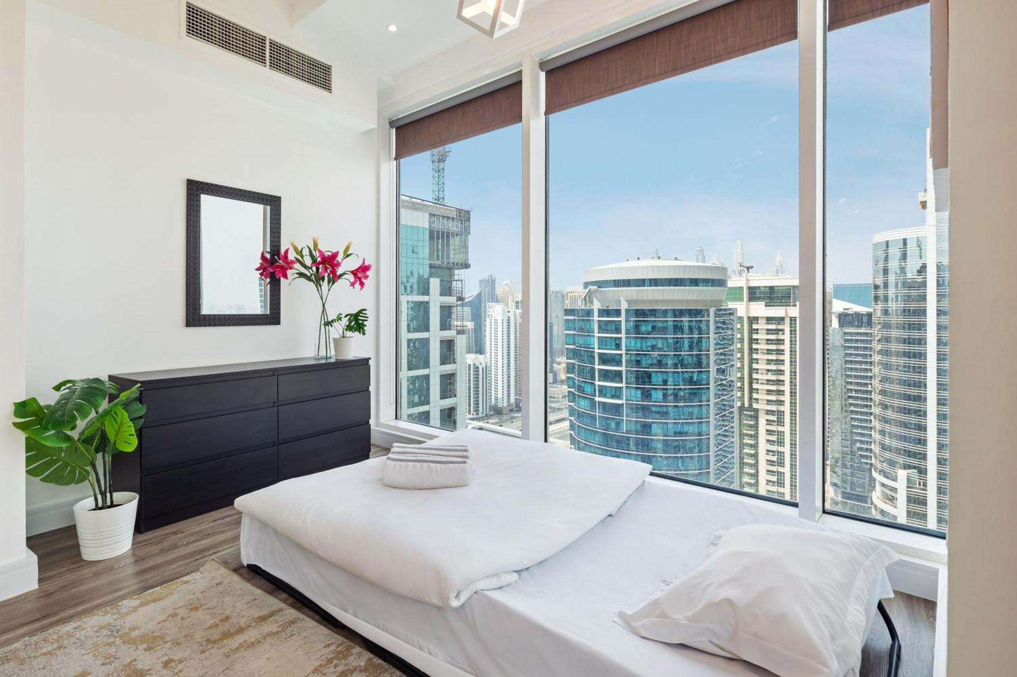 Modern & Spacious 2-Bed Condo With Panoramic Lake Views, Dual Balconies, Steps From Dubai Jlt Metro By "La Buena Vida Holiday Homes" Экстерьер фото