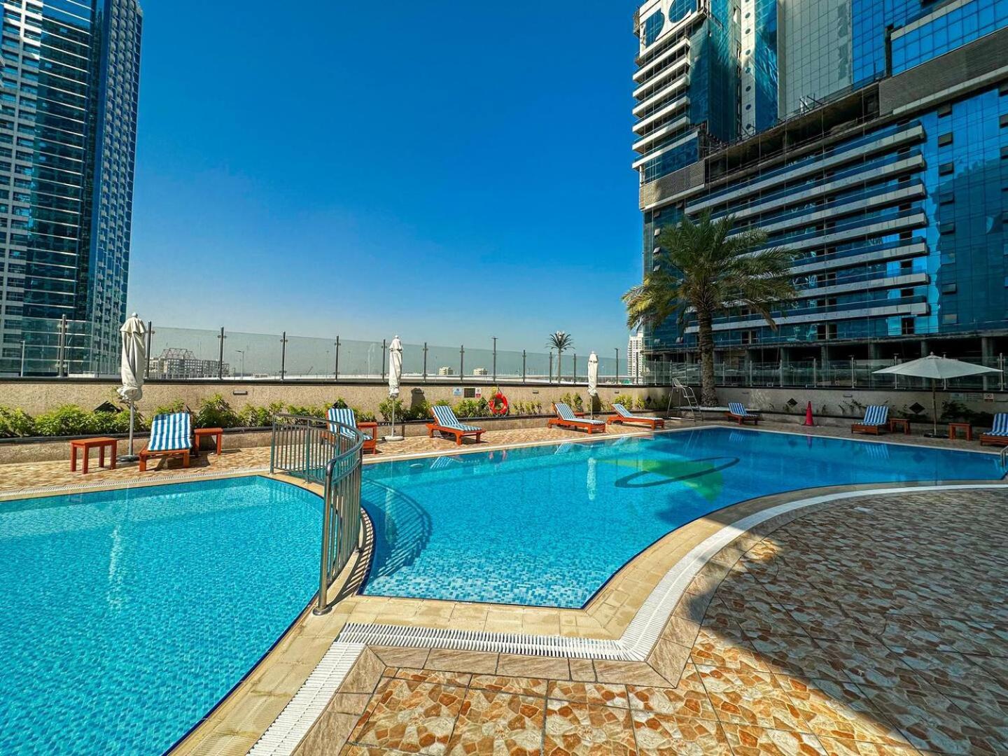 Modern & Spacious 2-Bed Condo With Panoramic Lake Views, Dual Balconies, Steps From Dubai Jlt Metro By "La Buena Vida Holiday Homes" Экстерьер фото